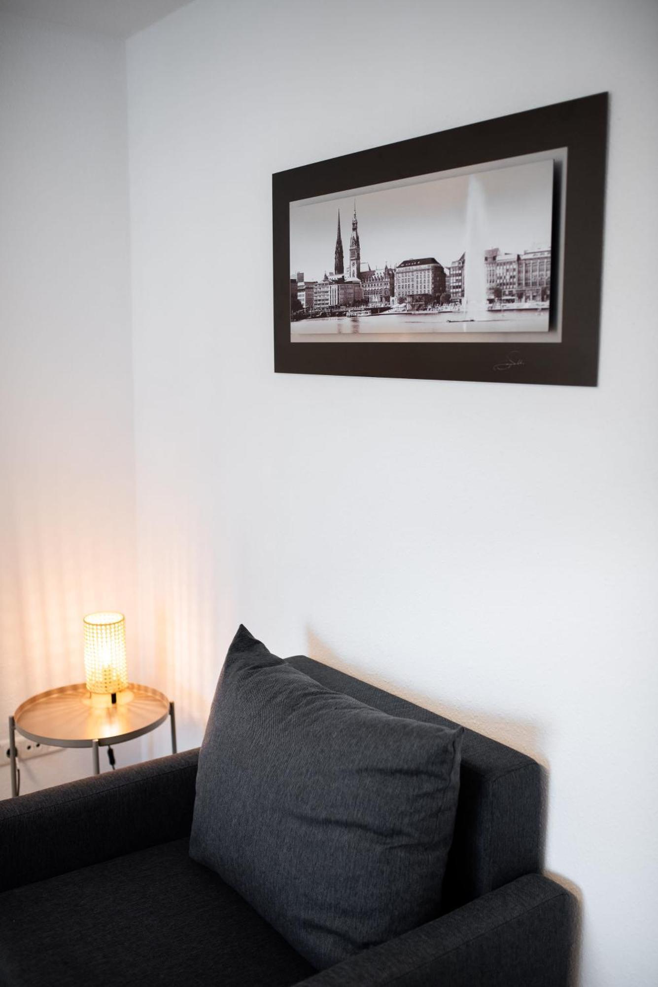 Central Apartment 4 Bedrooms For Up To 12 Guests Hamborg Eksteriør billede