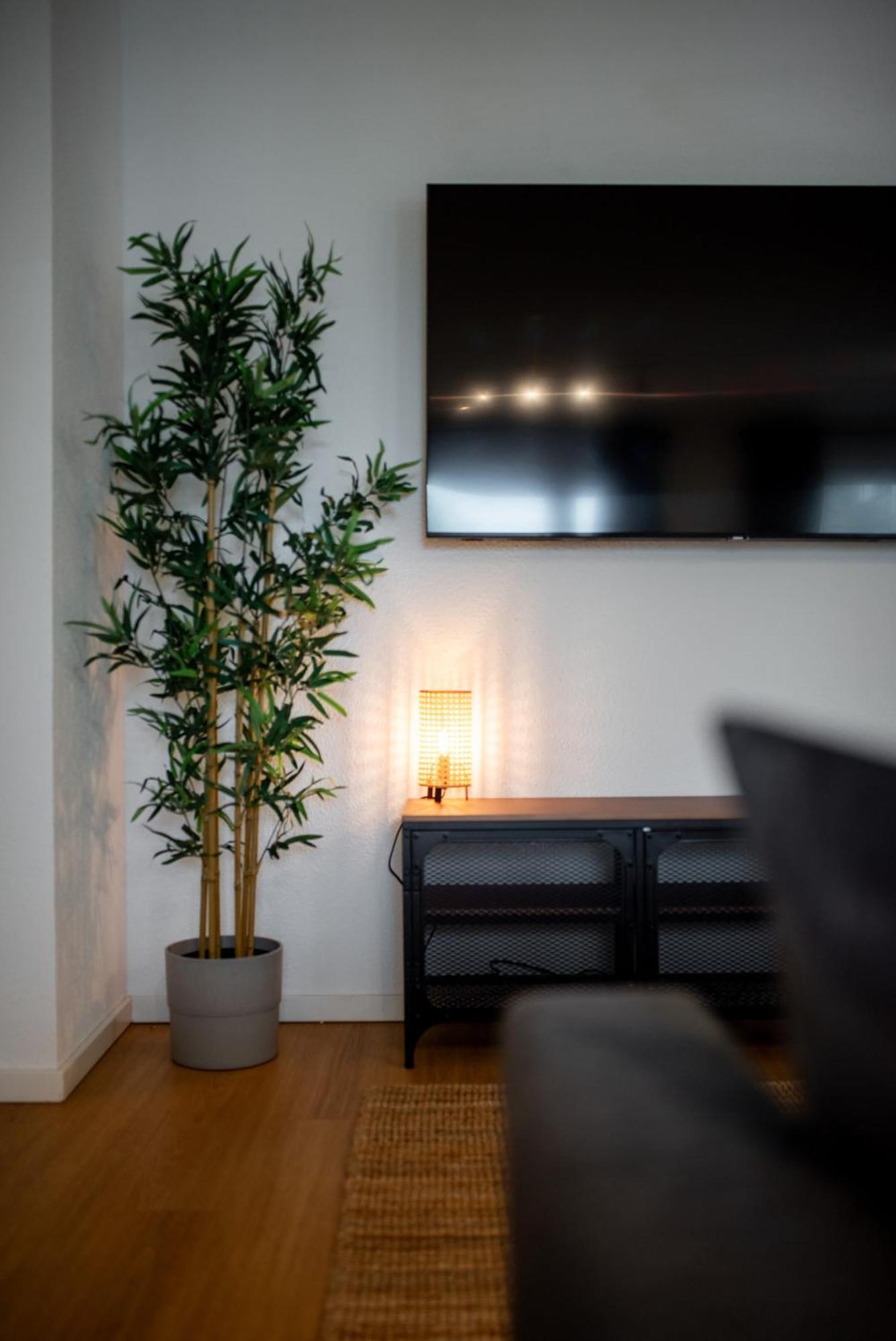 Central Apartment 4 Bedrooms For Up To 12 Guests Hamborg Eksteriør billede